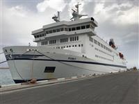 ورود کشتی بزرگ اقیانوس پیما به آب های جزیره کیش در نوروز 96